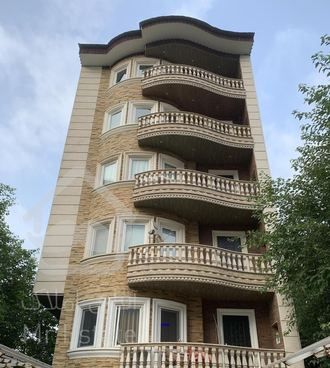 فروش آپارتمان طبقه چهارم ۱۱٠ متر در بلوار طالقانی