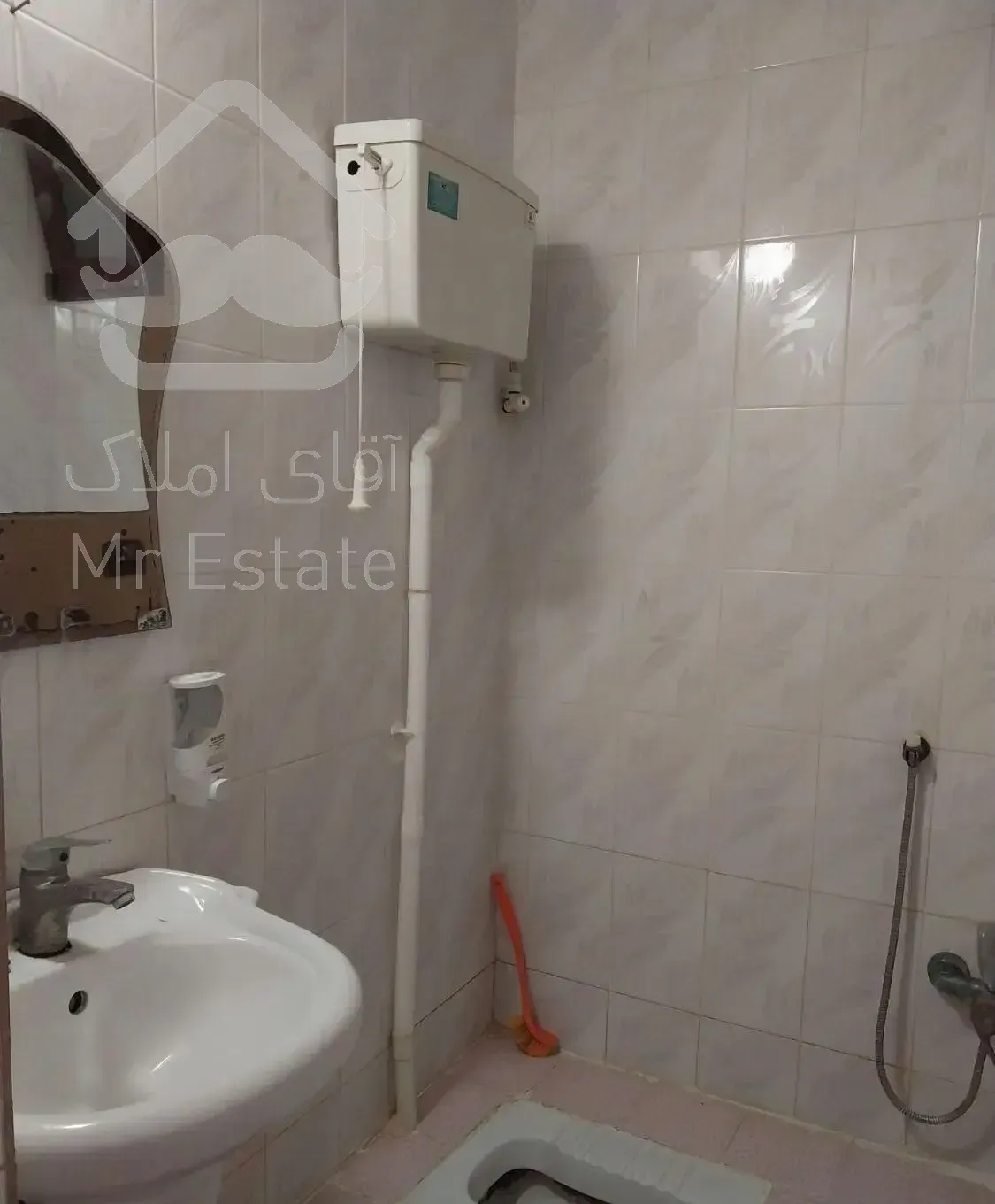 فروش خانه آپارتمانی صد متری واقع در پلیس راه