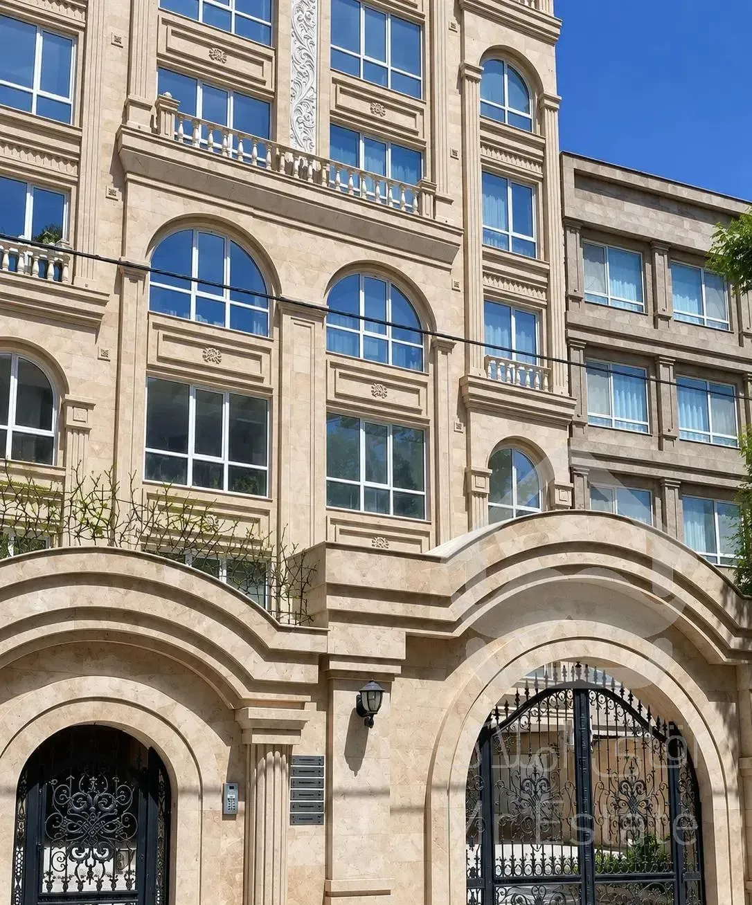 160 متر / رضاشهر / تاپ لوکشین