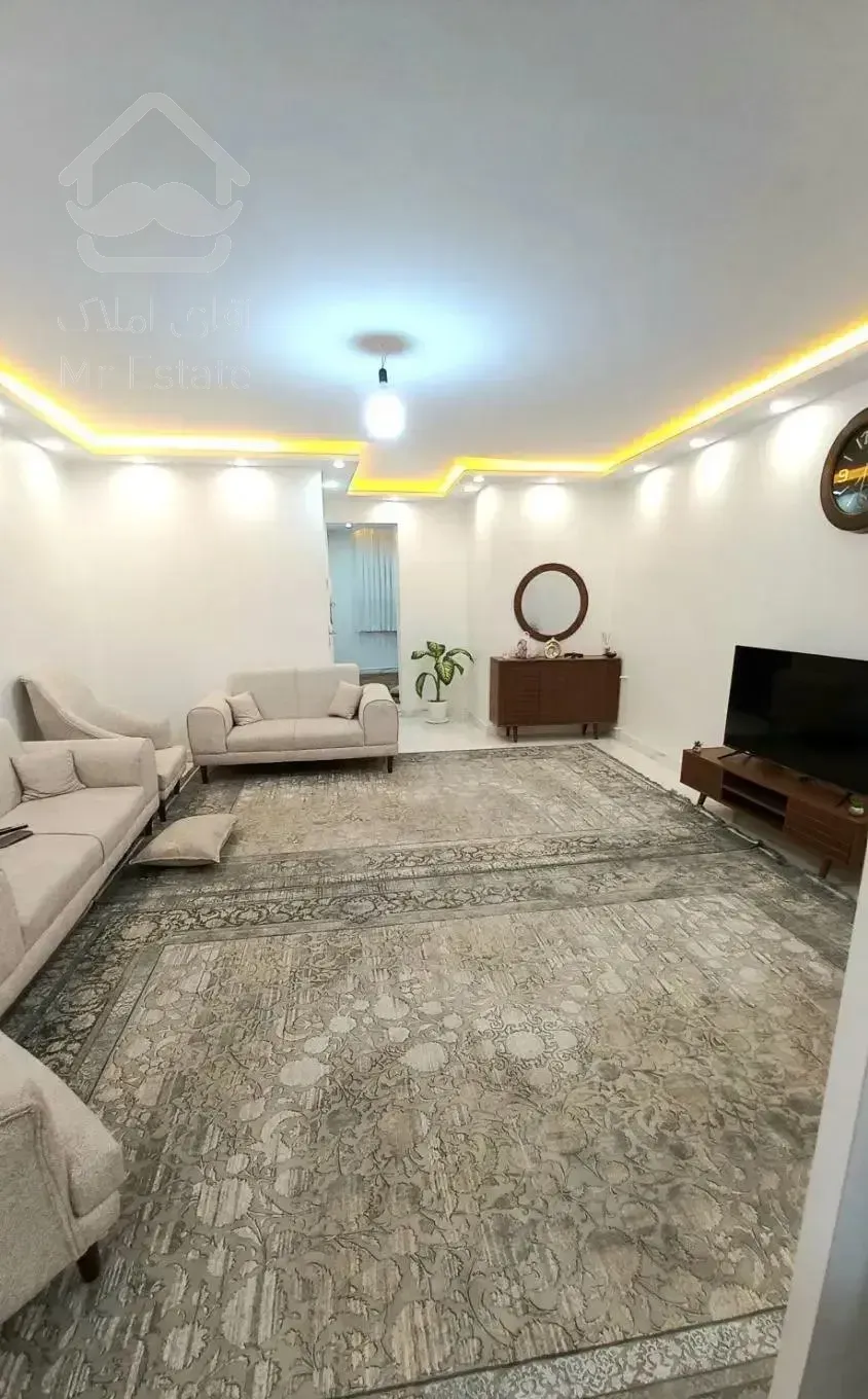 ۶۰ مترط اول+ پارکینگ+ انباری +انتهای خ زینتی افخم