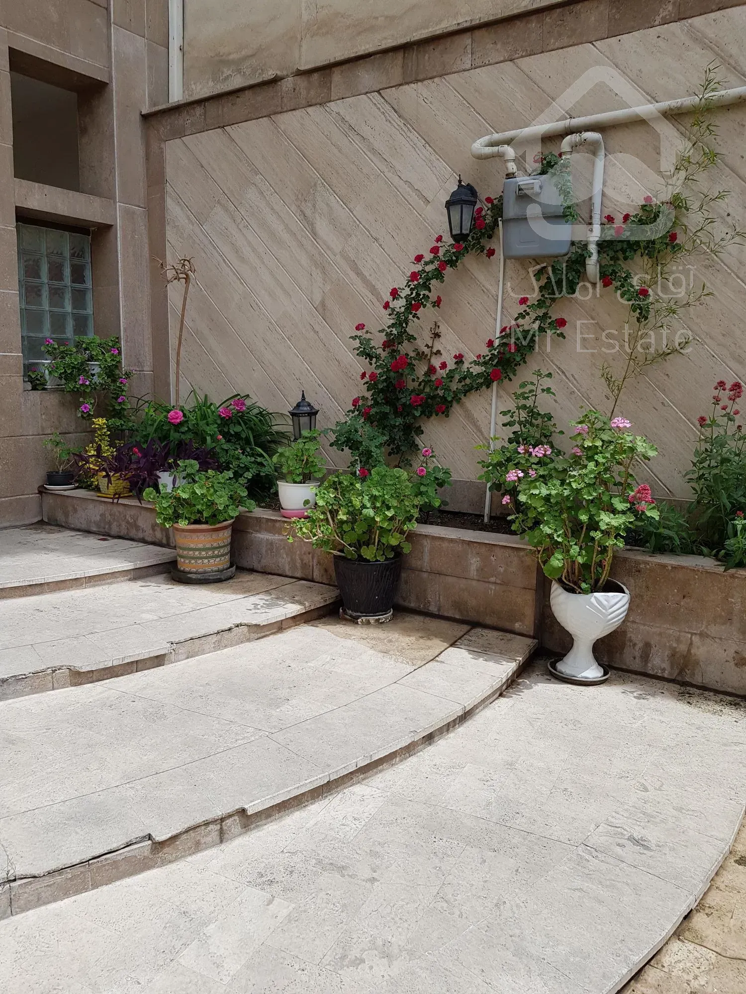 آپارتمان ۱۴۲ متری در سعادت آباد