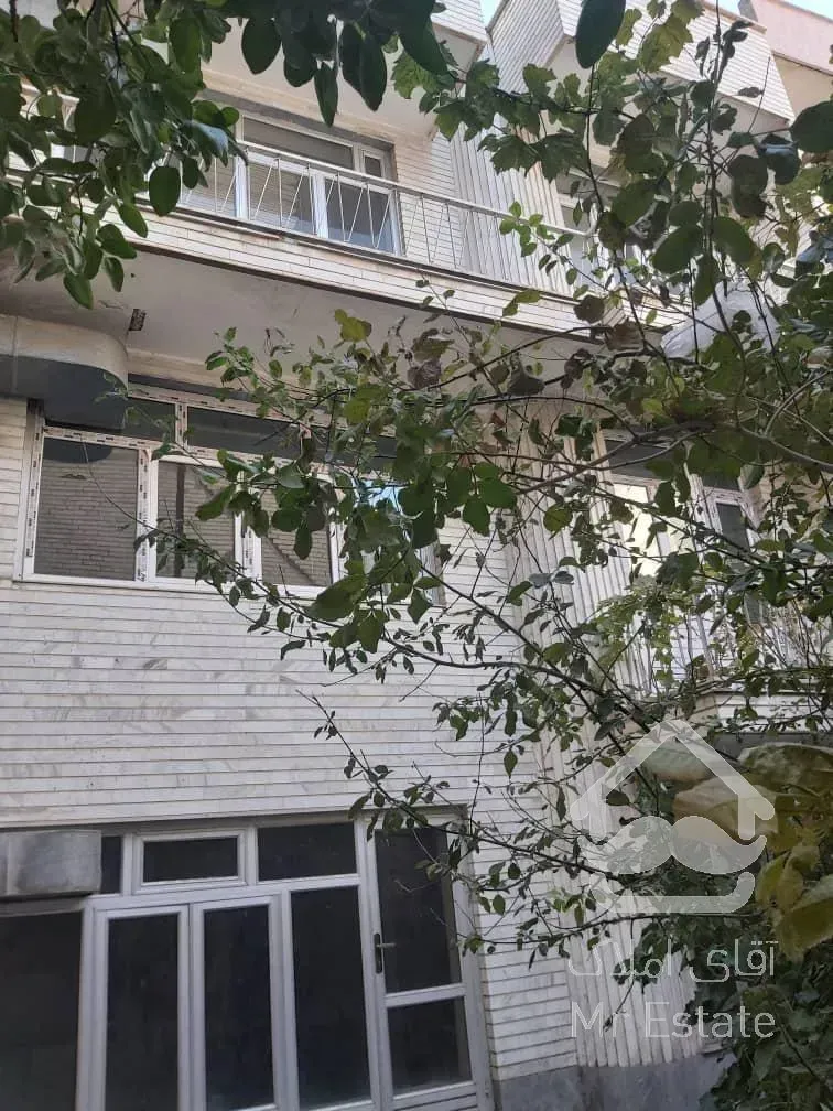 خانه‌ی سه طبقه