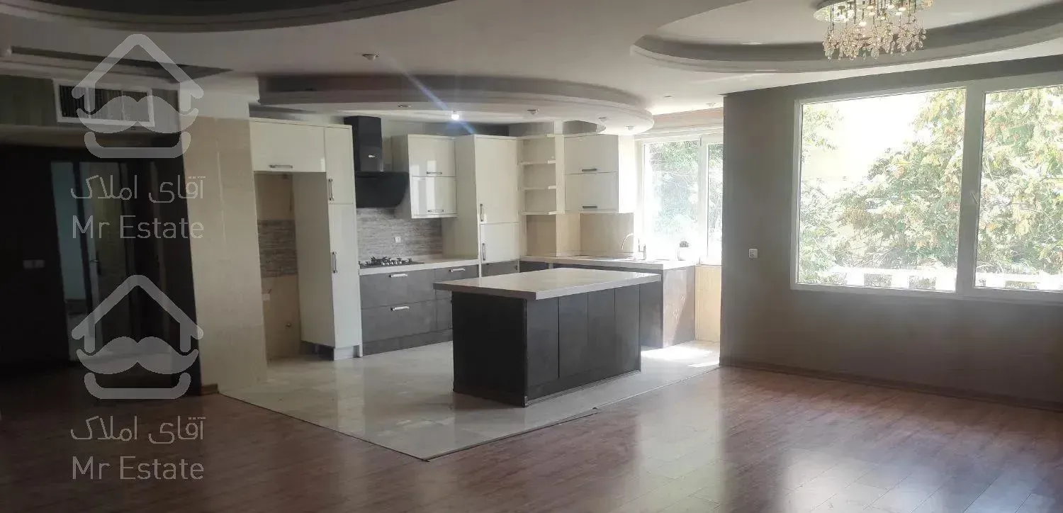 میدان دانشگاه اول درکه ۱۵۰ متر ۵ ساله