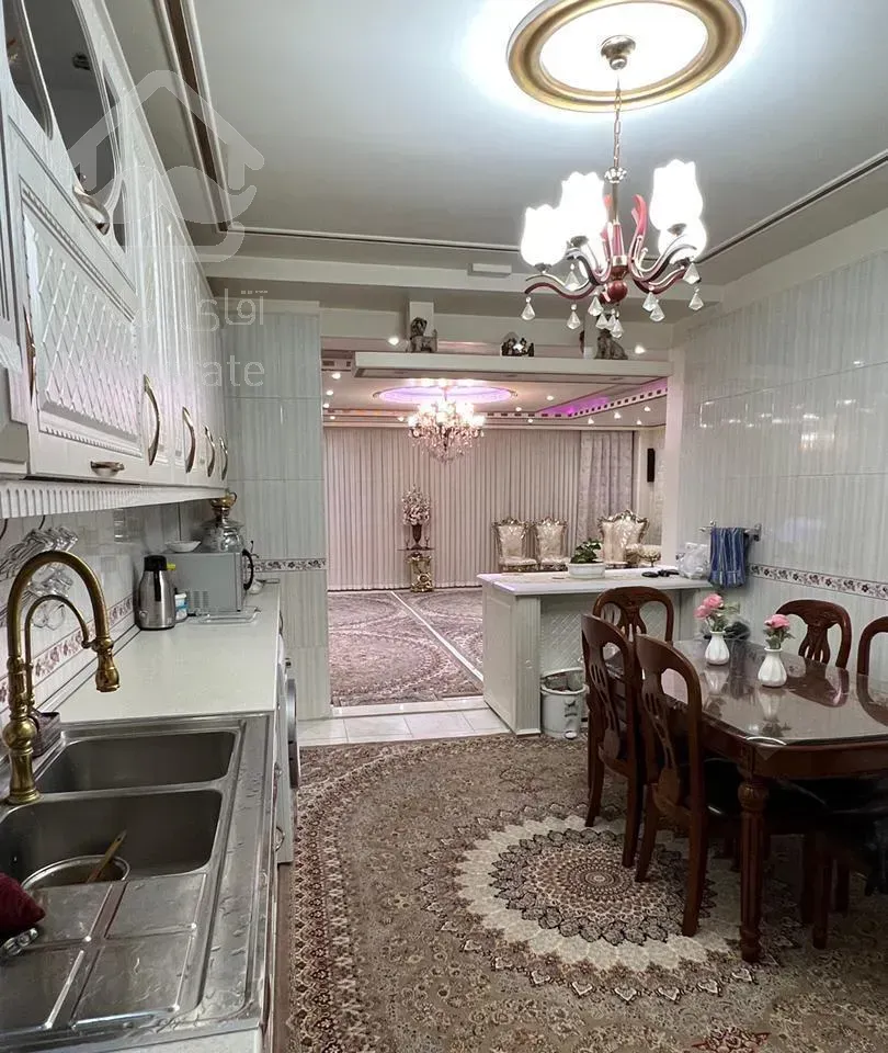 واحد ۱۳۰ متری فول امکانات