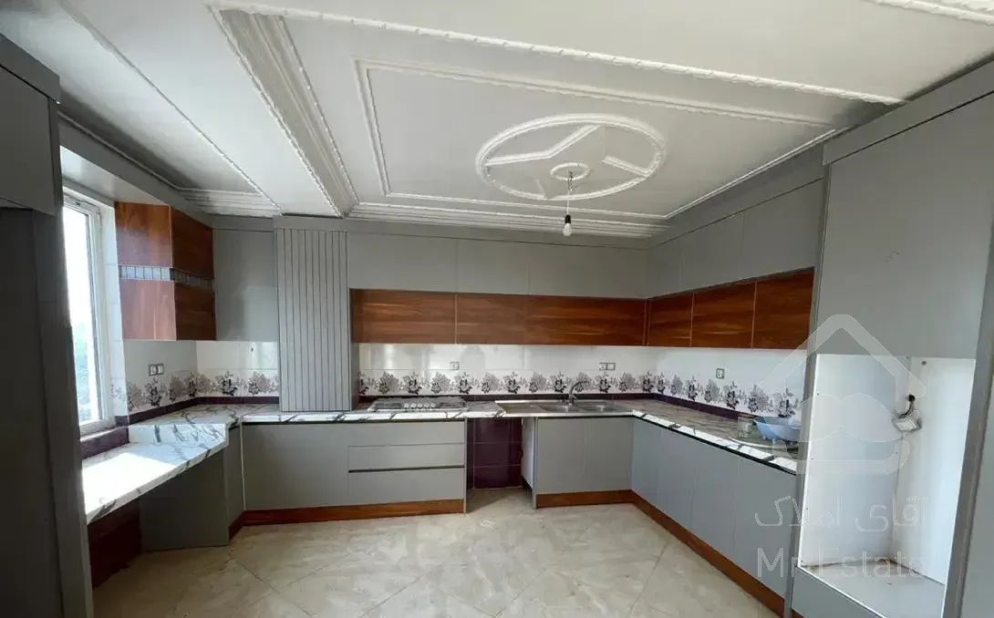 واحد۱۰۵ متری با ویو دریا چهار طبقه تک واحدی