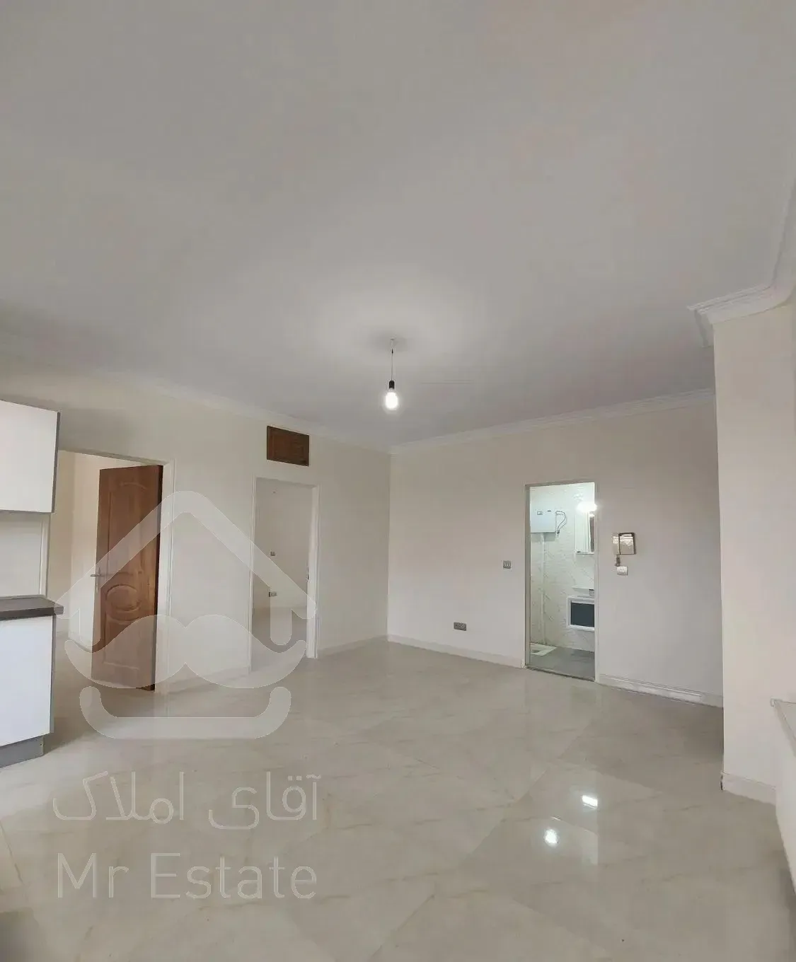 انقلاب رازی / ۶۸ متر / دارای‌ پارکینگ و آسانسور