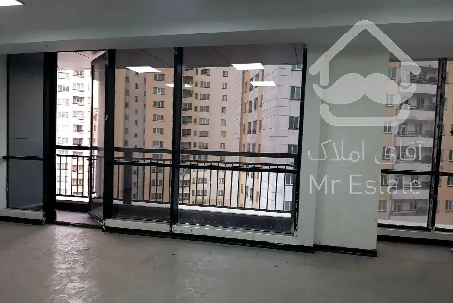 واحد اداری دریاچه چیتگر  کلید نخورده