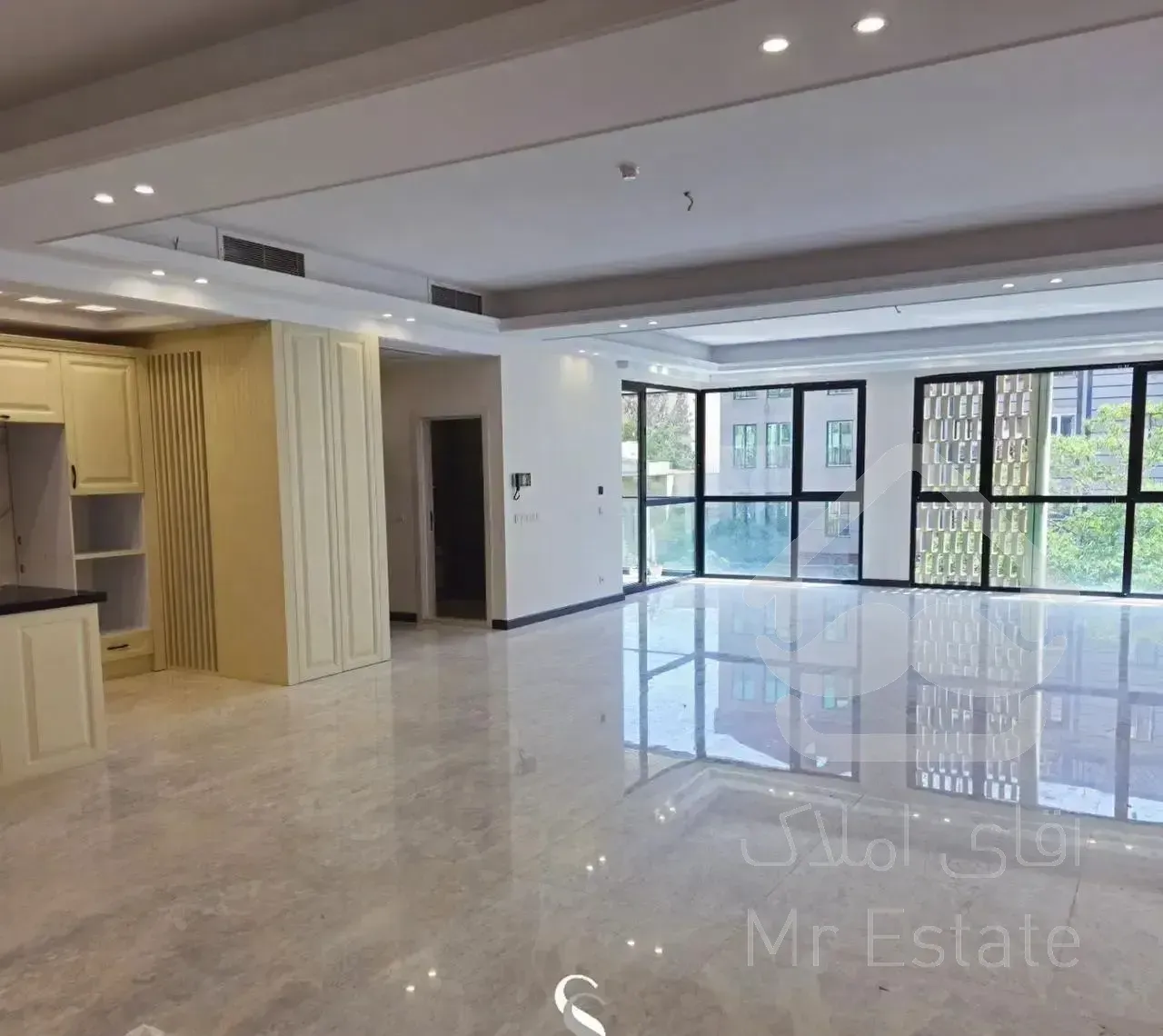 ۲۴۰متر ۳خواب نوساز /لوکیشن فوق العاده /۲پارکینگ