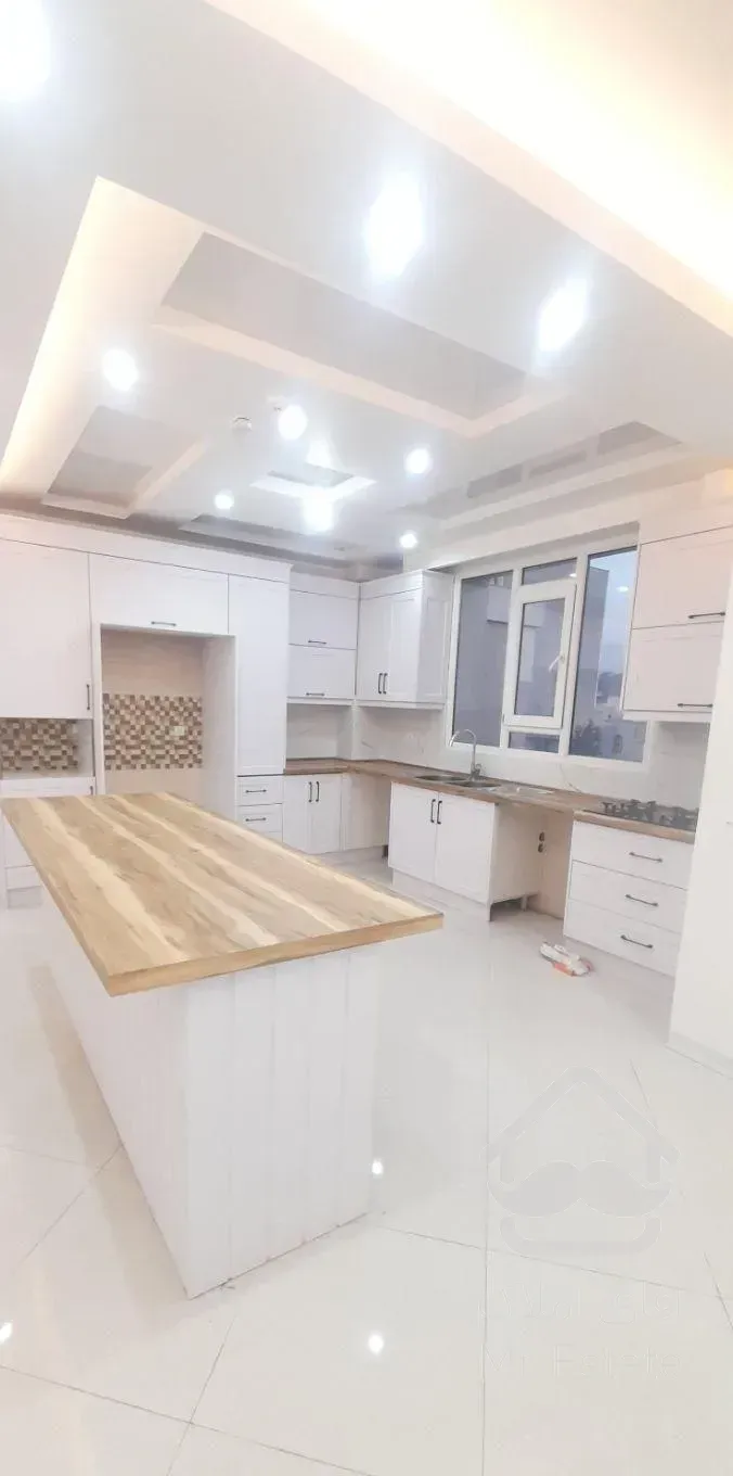 آپارتمان ۱۱۵ متری با دو پارکینگ  سندی