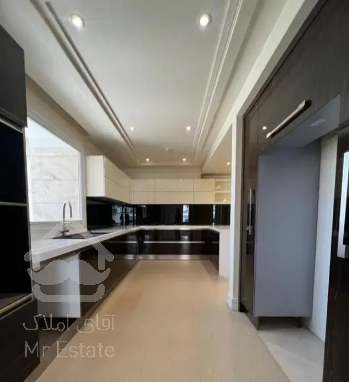 ۲۰۰ متر، کامرانیه شمالی، ۳ خ فول شیک