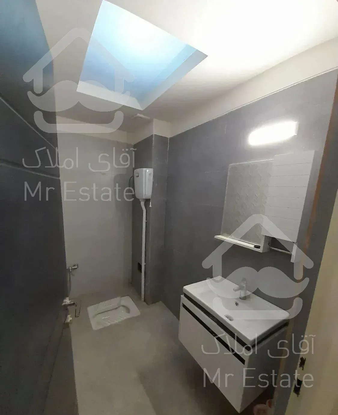 ۱۴۰متر/۳خواب/دارای پاسیو اختصاصی/واحد سازنده