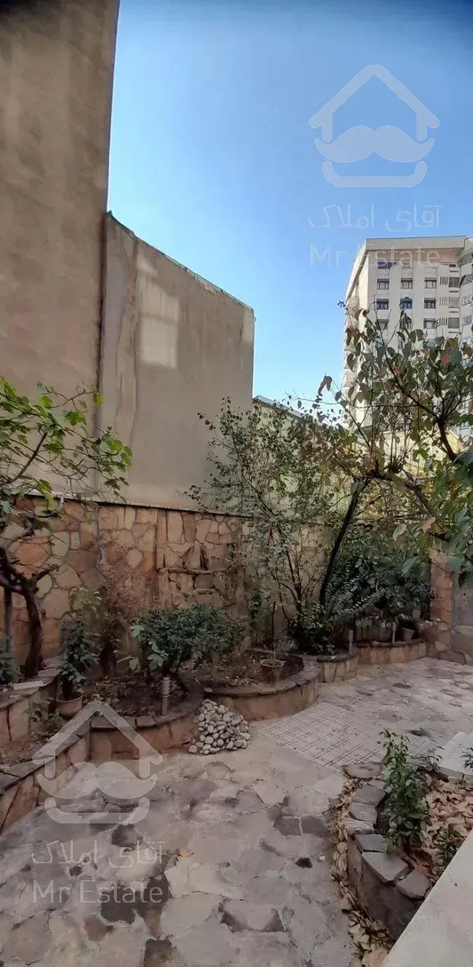 ۲۰۰متر     (غرق در نور)     (ونک)