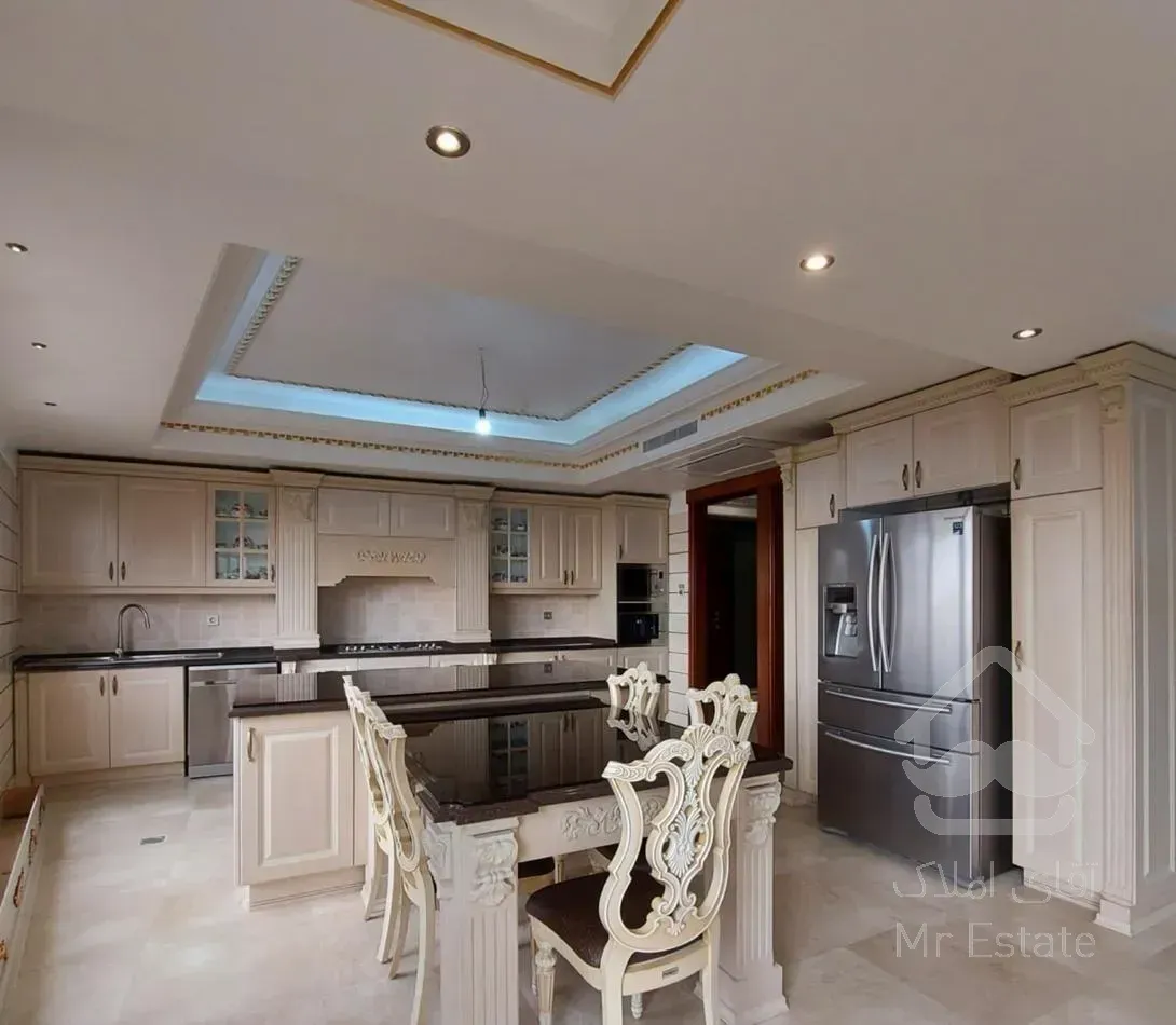 نیاوران/۲۰۰ متر/(سازه کلاسیک لاکچری)