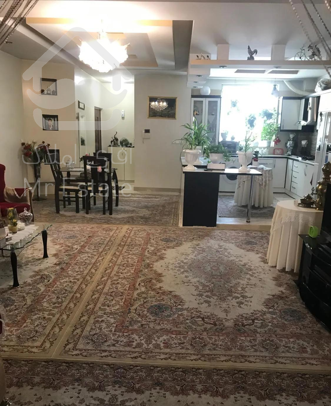 اپارتمان ٩٣ متری ٢ خوابه