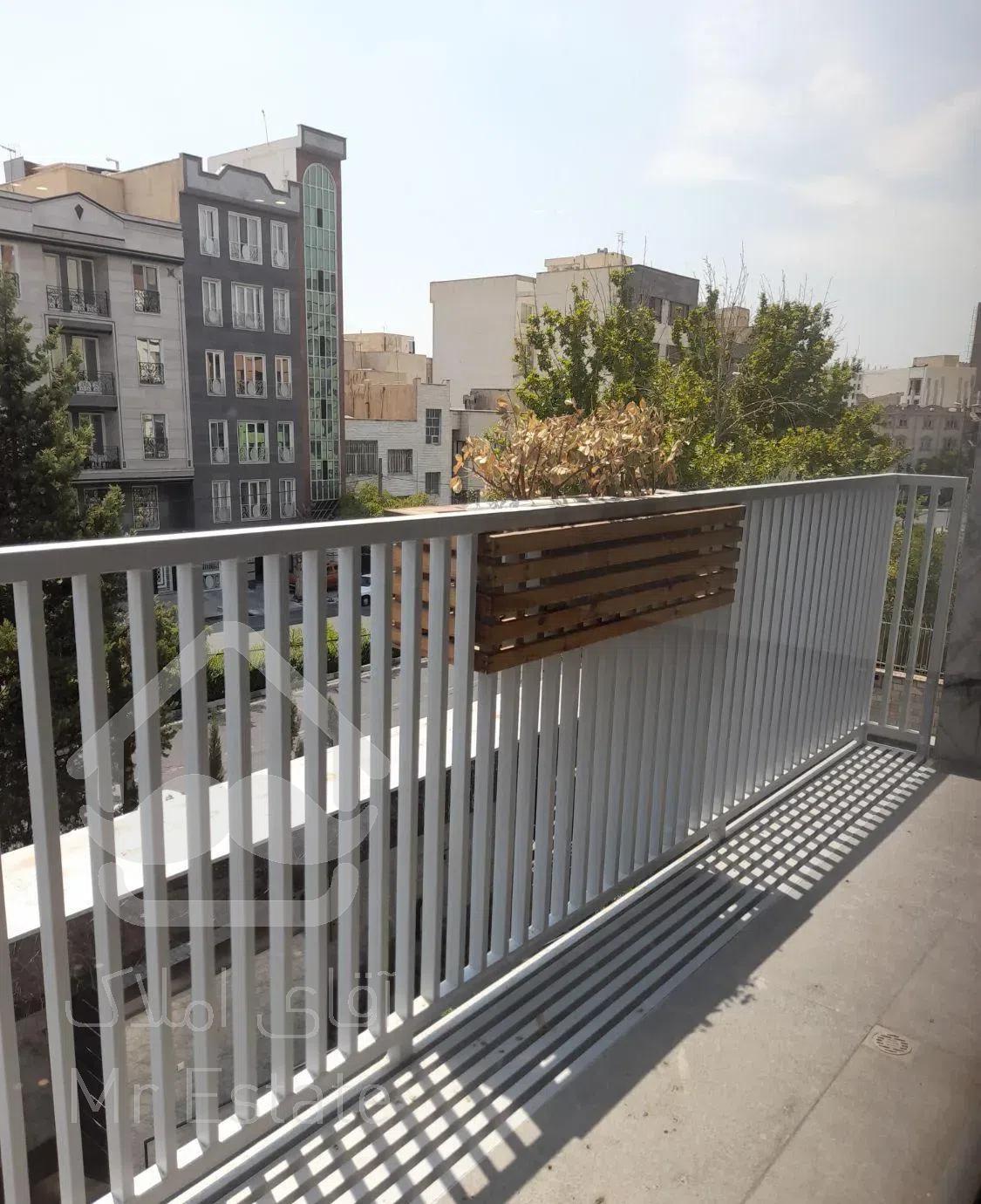 ۱۶۳ متر مرزداران شرقی   روف گاردن