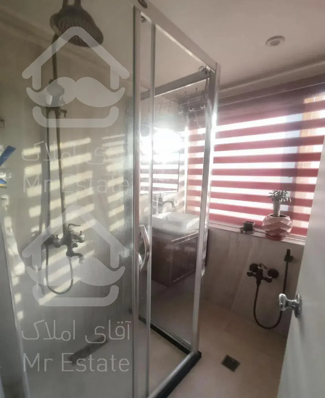 رهن و اجاره / 4 خوابه ( تراس دار ) فاز یک /188متری