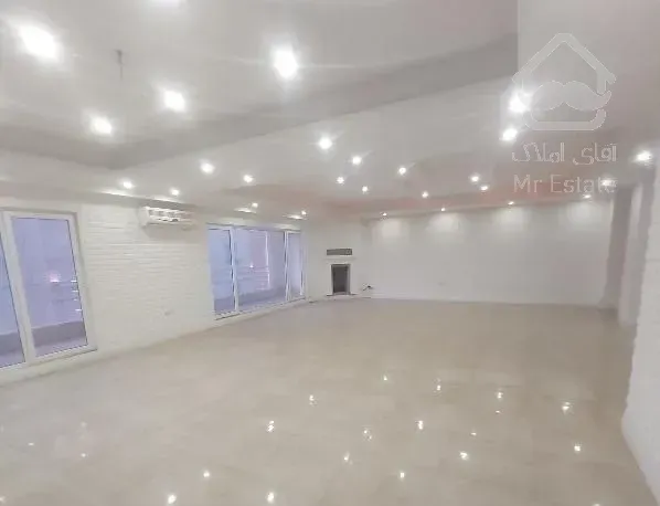 آپارتمان ۲۵۰ متری ۳ خواب در محوطه کاخ