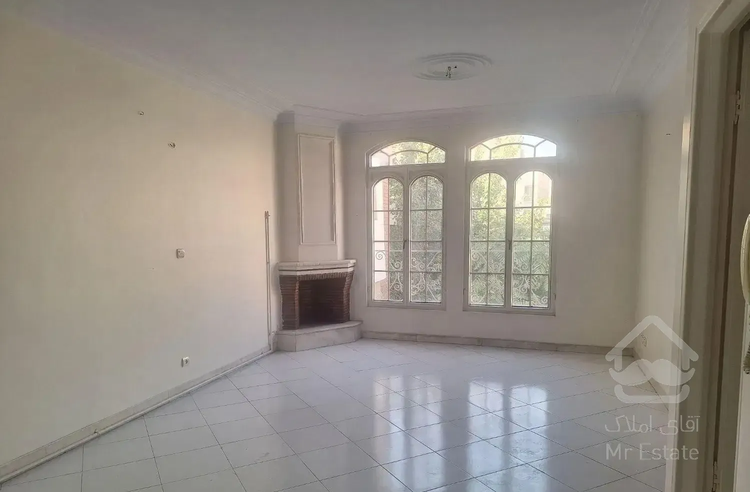 ۵۷ متر/خ ایران/نورگیر/تخلیه/با پارکینگ و انباری