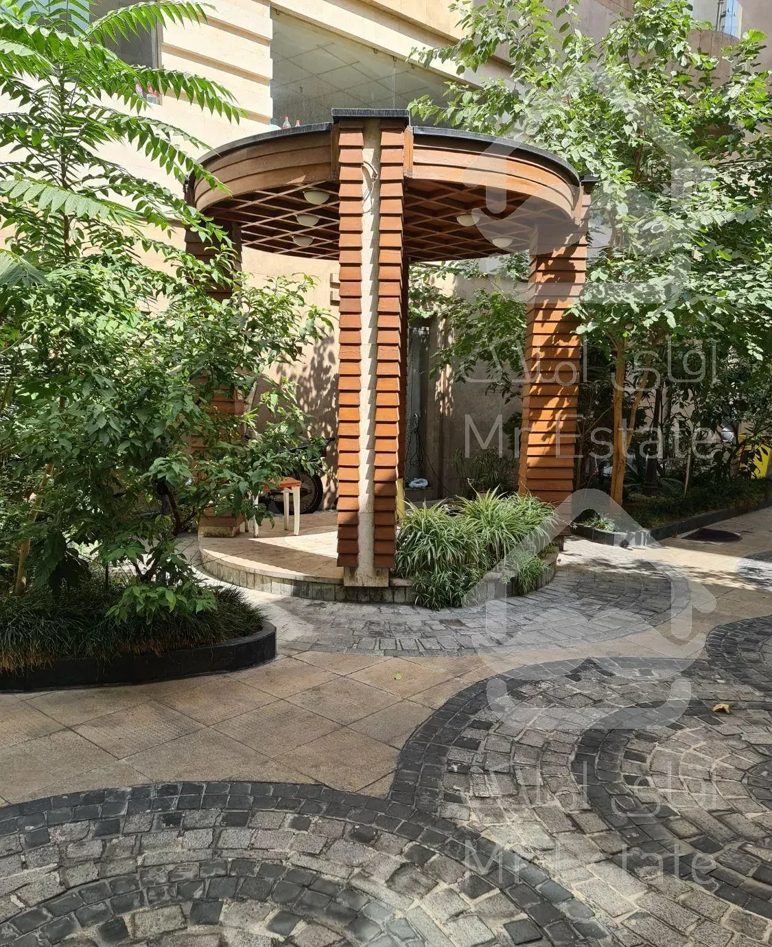 آپارتمان ۱۴۰متر ۳خوابه طبقات بالا با نور مستقیم