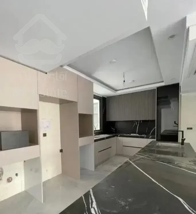 ۹۳ متر سالن مربع