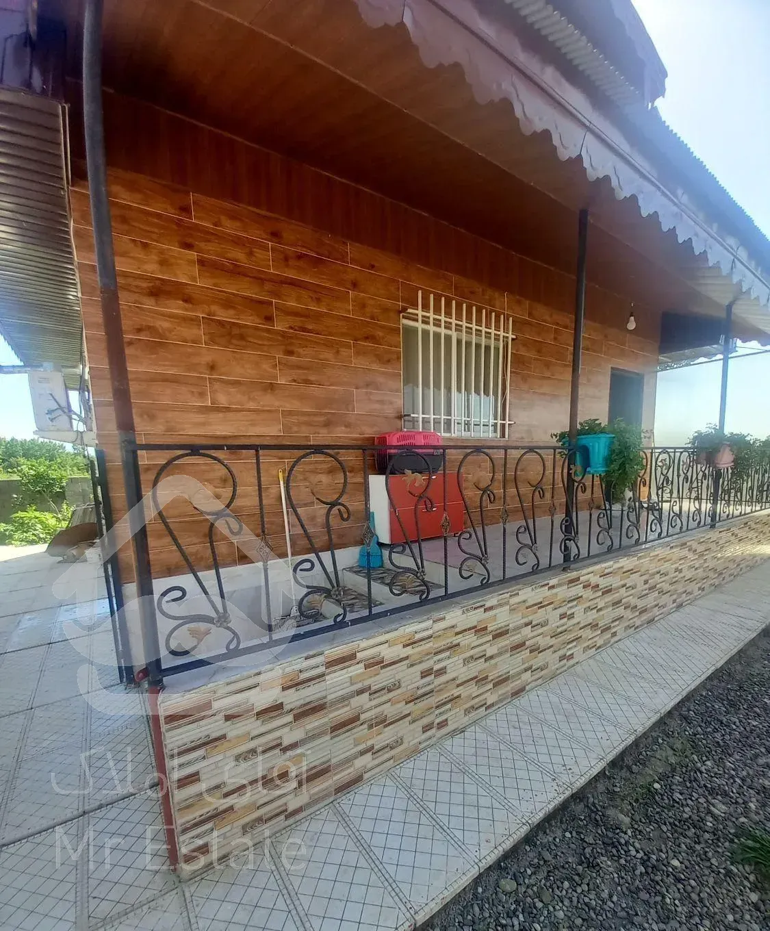 ویلا ارزنده ۴۲۲ متر زمین سند تک برگ حوالی لاهیجان