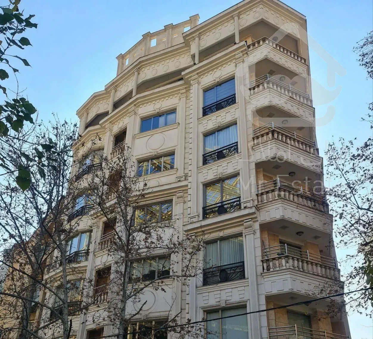 فروش آپارتمان ۲۰۰ متری ۳ خوابه در فرمانیه