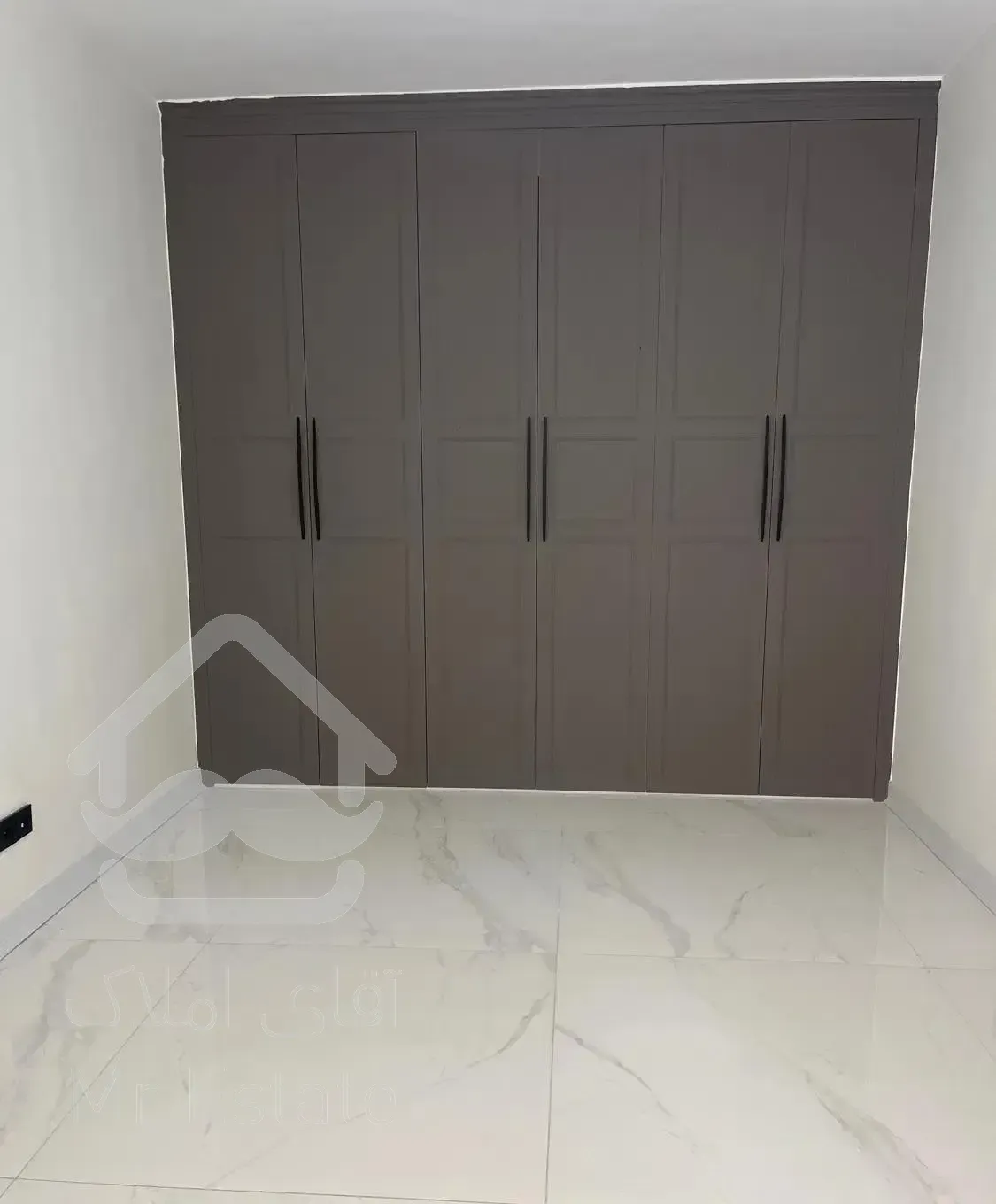 ۱۷۵متر سه خوابه بالای میدان کاج مروارید