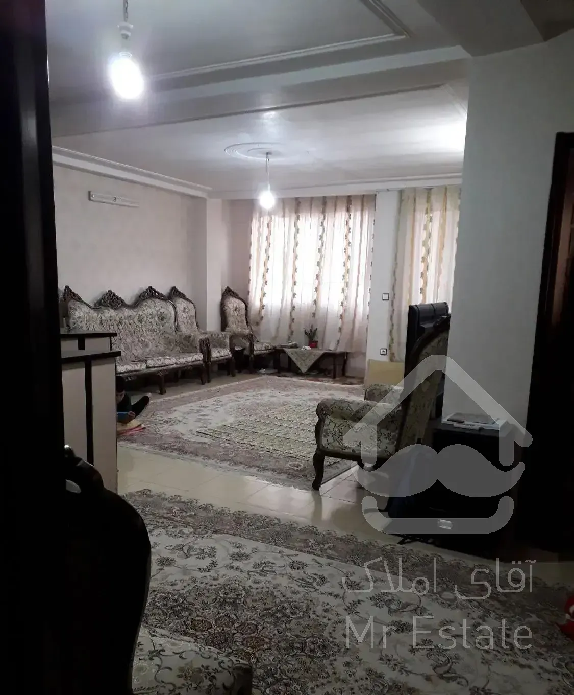 حاشیه جمهوری ۷۷متری طبقه دوم تک واحدی