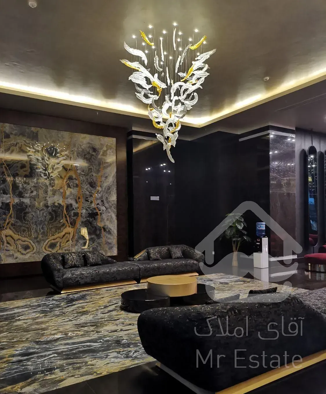 برج باغ ۱۳۰متر/۳خواب/طبقه۶/ ۲پارکینگ/۷ساله