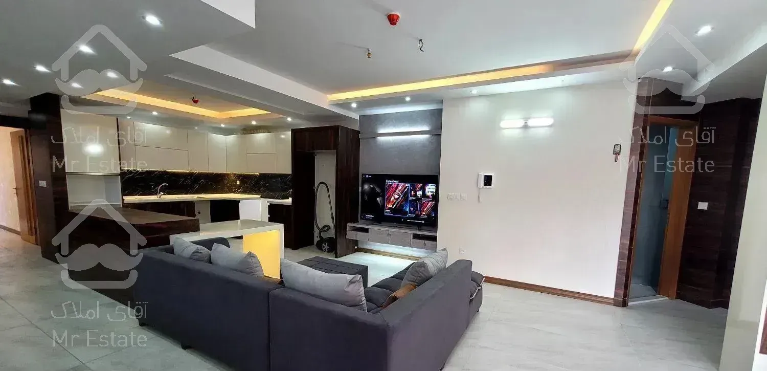 ۱۳۵متر دو خواب هشت بهشت بَر خیابان اصلی مَلک شمالی