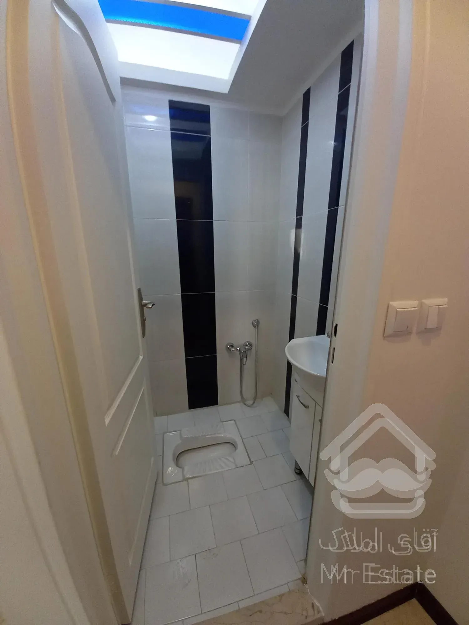 ۵۴متر کم سن در پونک اشرفی اصفهانی