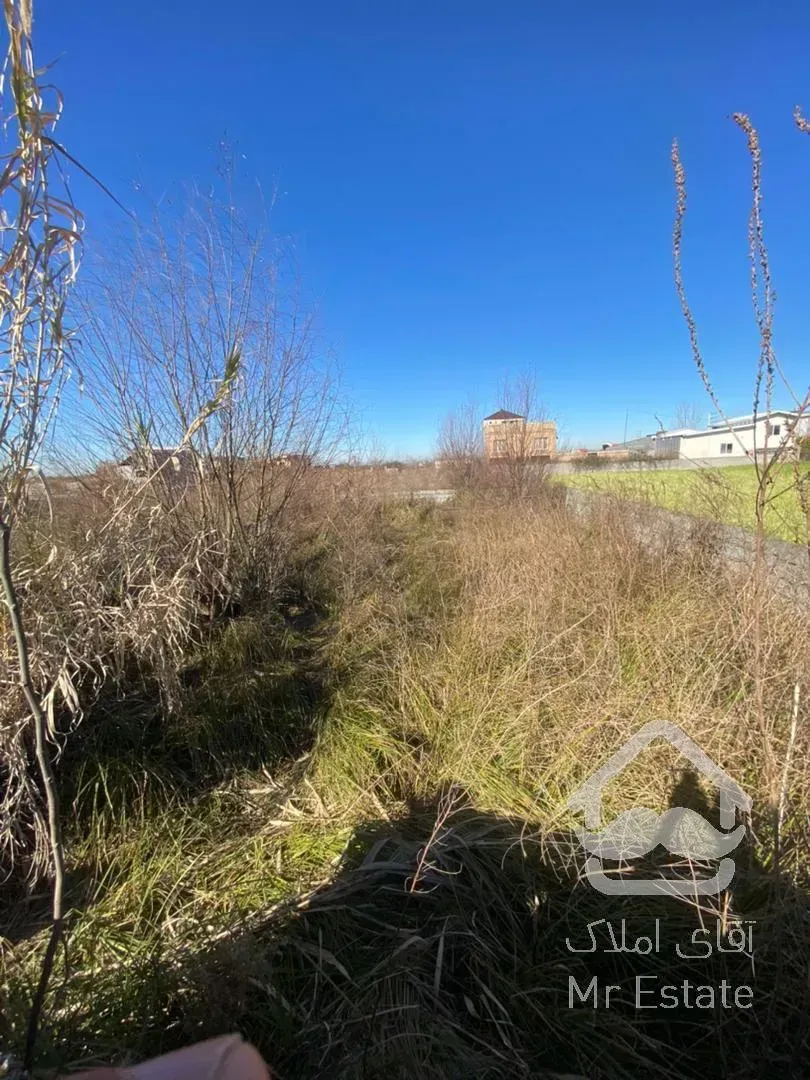 زمین کاملا"غیربومی ومحصور