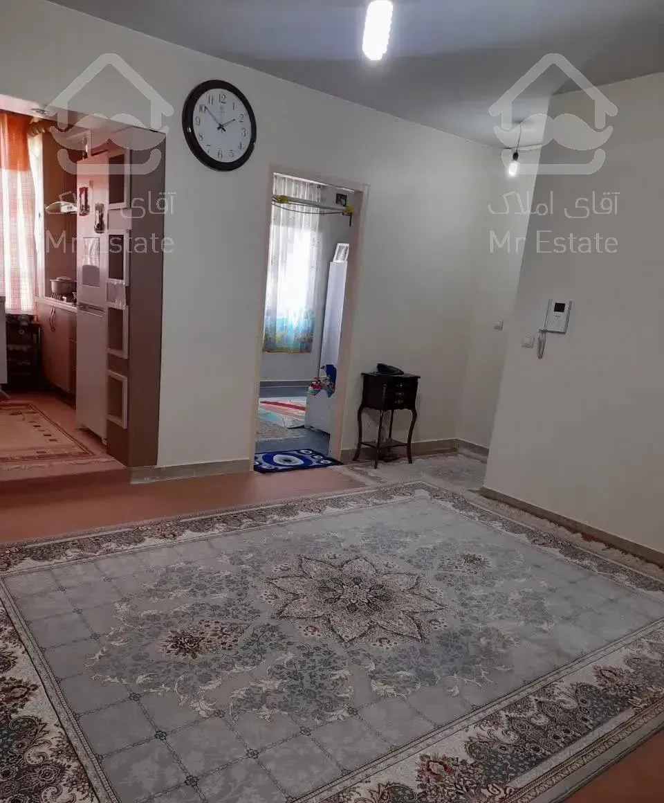 واحد 63 متری *طبقه اول *سند تک برگ