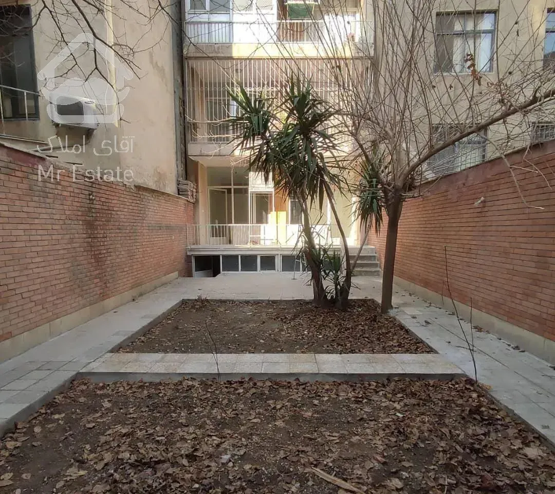 آپارتمان سنایی ۱۲۰ متر با حیاط اختصاصی