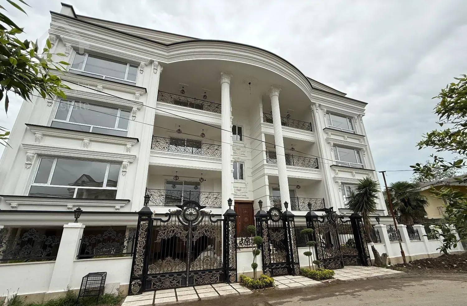 ۱۵۰ متر نوساز سه خوابه سویر لوکس شهر زیبای رامسر