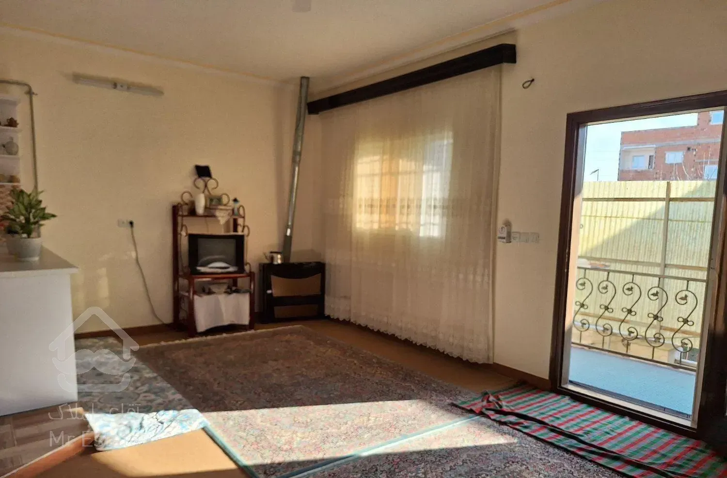 منزل مسکونی ویلایی یک طبقه روی پیلوت فروش فوری