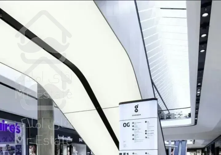 رونیکا مال سلطنتی و پر فروش بر فراز تهران