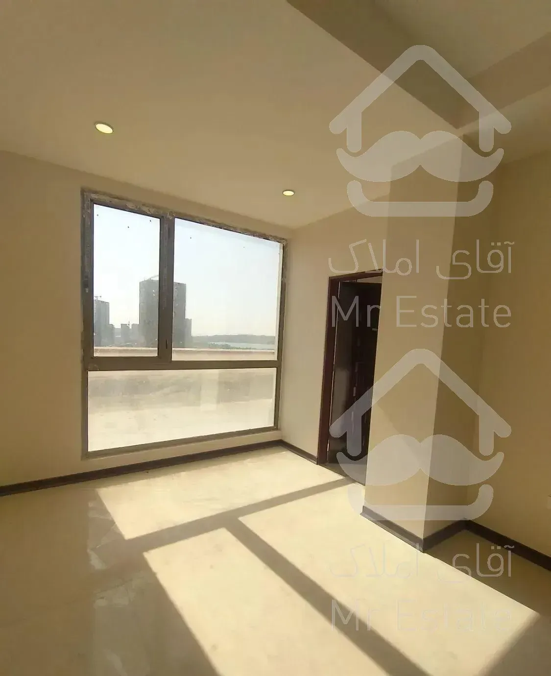 چیتگر ۱۳۵ متر/ سند اداری/در حد کلیدنخورده/ فول