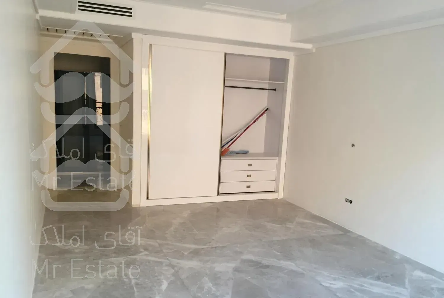 هروی 200متر 3خواب مستر تک واحدی 2پارکینگ نور جنوب