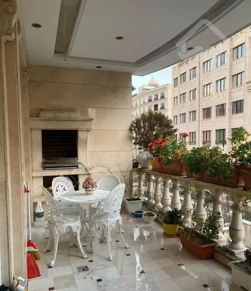 آپارتمان ۲۲۰متری دو پارکینگ استخر سونا نیاوران