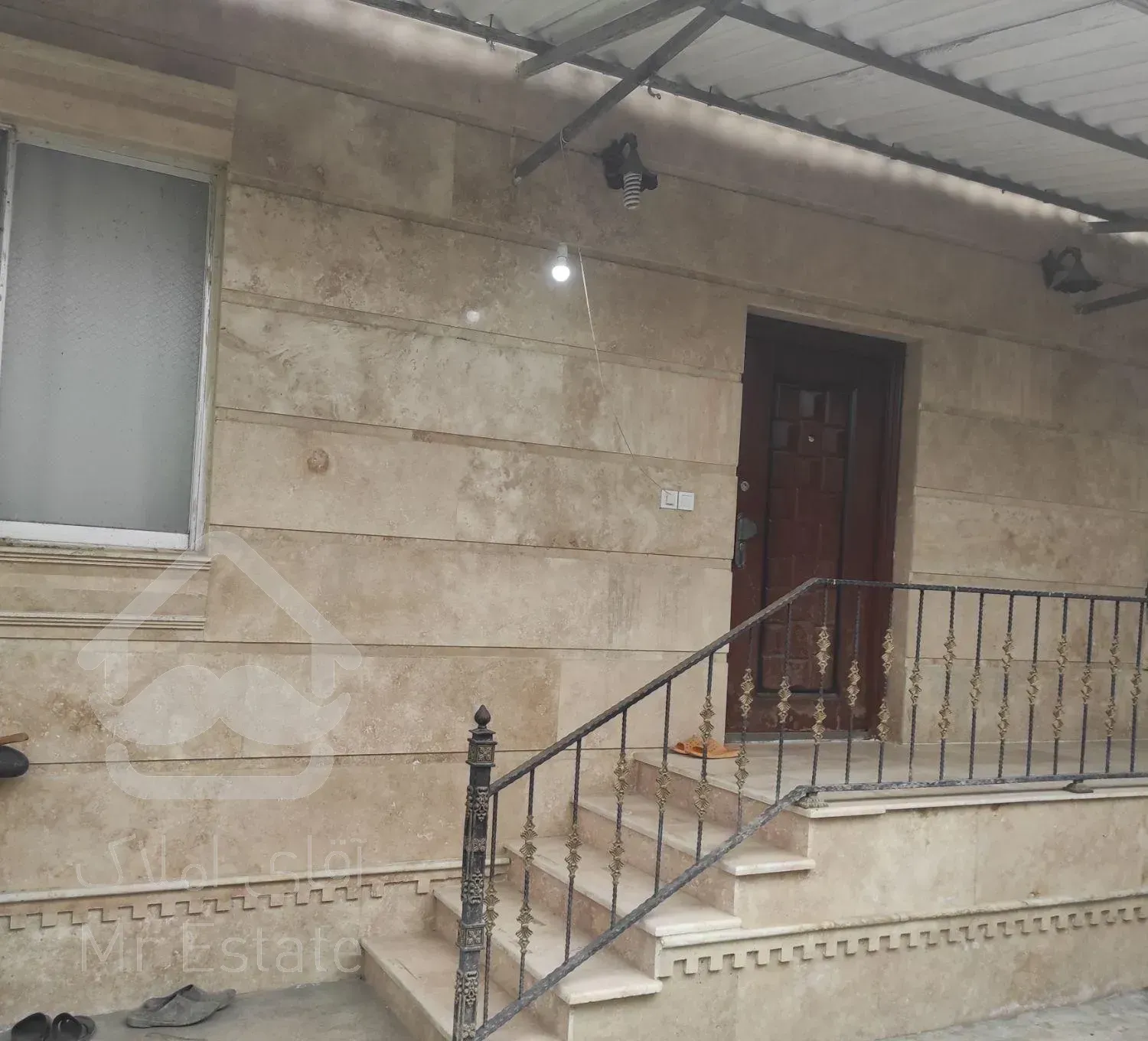 فروش خانه ویلایی ۳۲۰  متری ۱۲۰ متر زیر بنا۲ خوابه