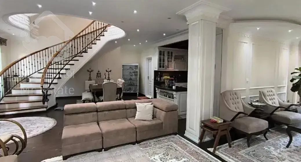 ۲۰۰ متر  ۳ ح  شیک ونوساز  روف لوکیشن عالی دربست