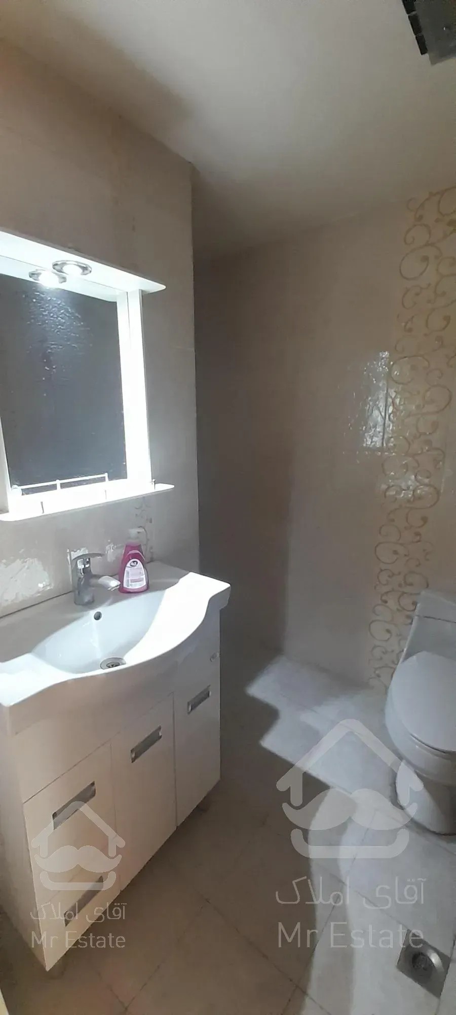 ۱۳۷ متر سند اداری شمال‌ جردن ۴ پارکينگ