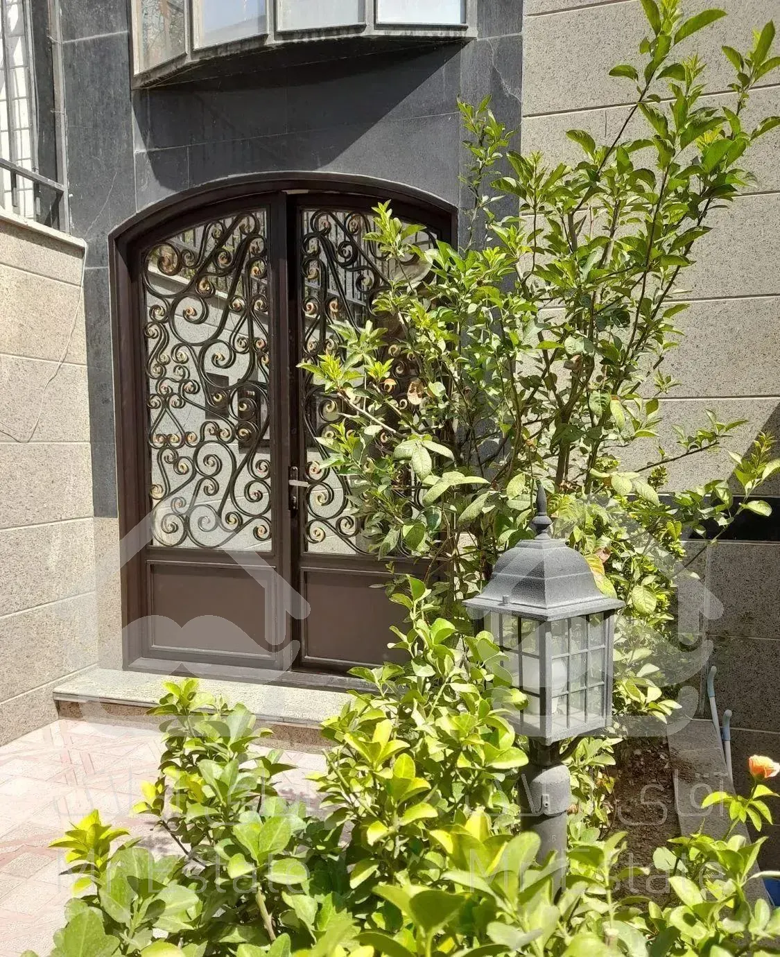 ۹۵متر دو خواب/تک واحدی/طبقه اول بلوار ۱۳۱