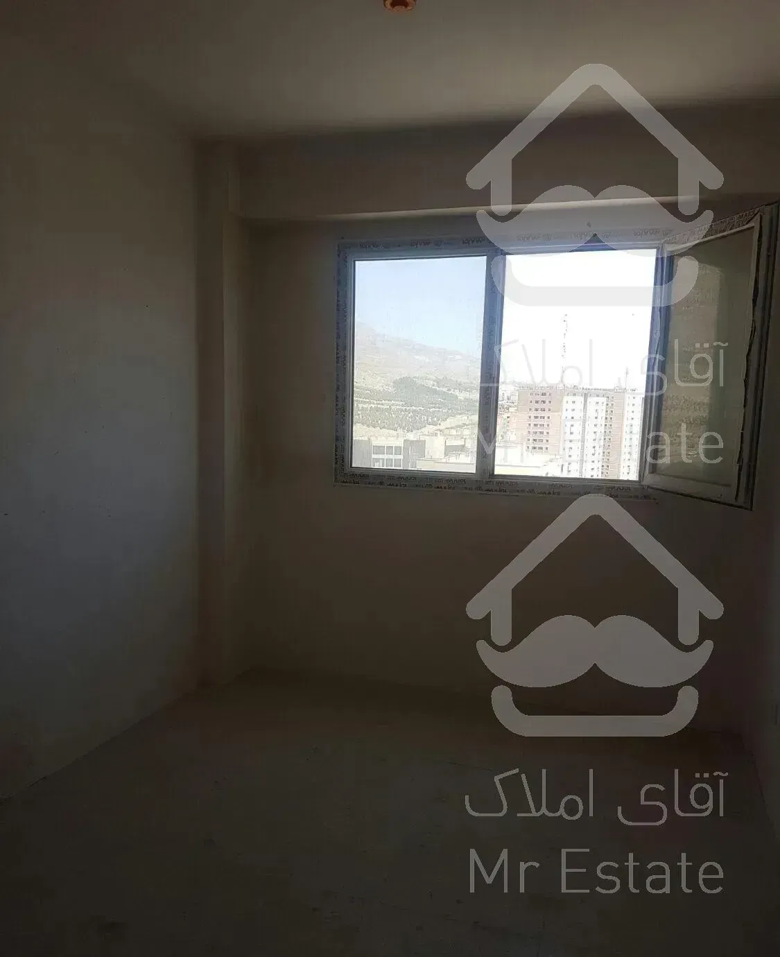 چیتگر.۹۶ متر کلید نخورده با ویو شهر و کوهستان