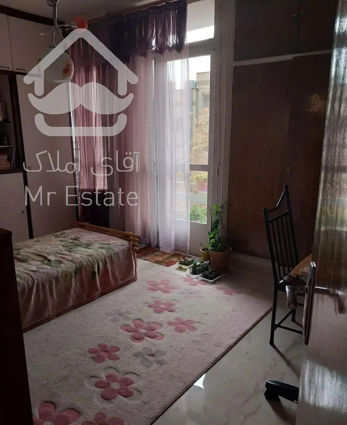 گاندی ۱۳۰ متر ۳ خواب