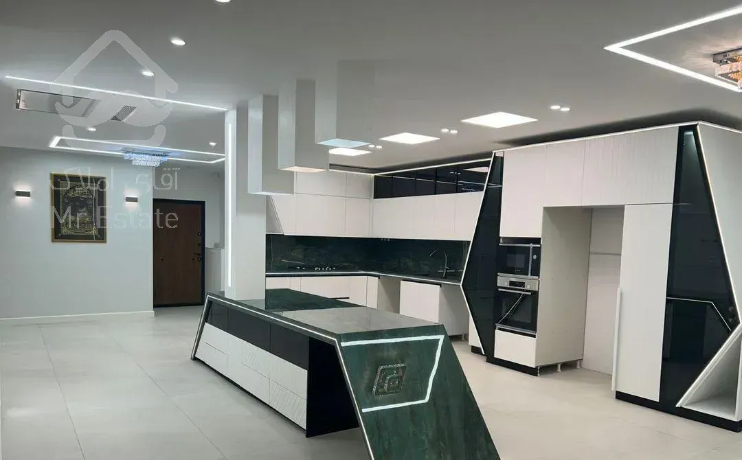 گاندی ۱۳۰ متری ۳ خوابه