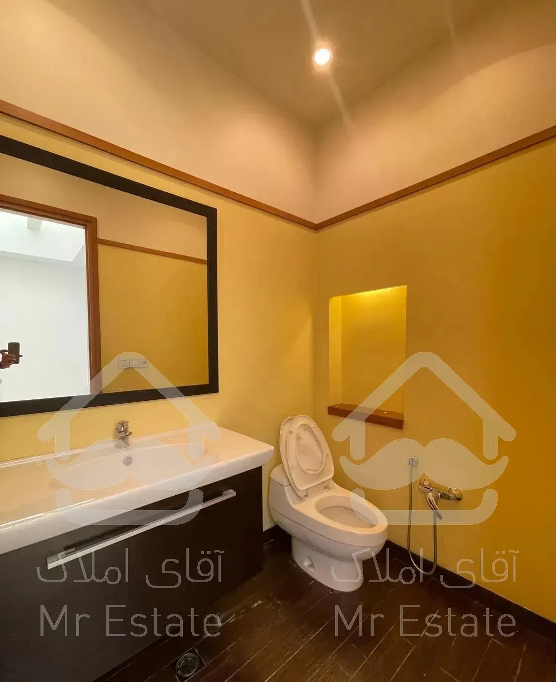 کامرانیه شمالی ۲۲۰ متر ۳ خواب شیک تراس بزرگ