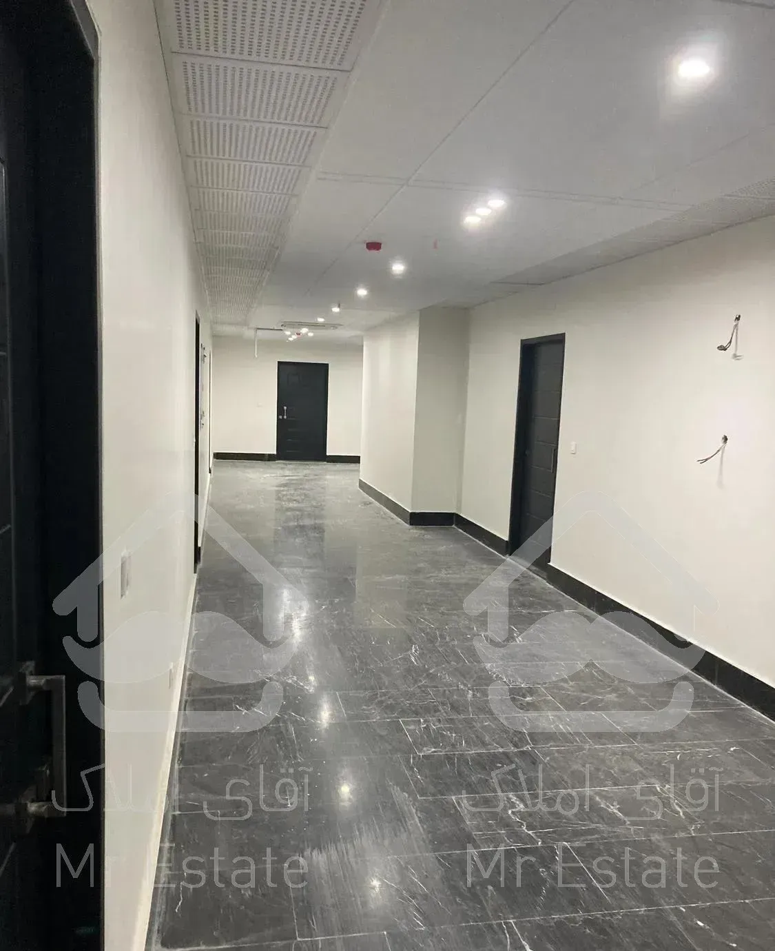 ۸۵ متر نوساز رو به کوه سند اداری آکادا سنتر