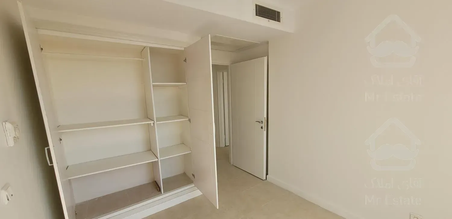 150 متر بالای برج روبروی دریاچه تخلیه‌